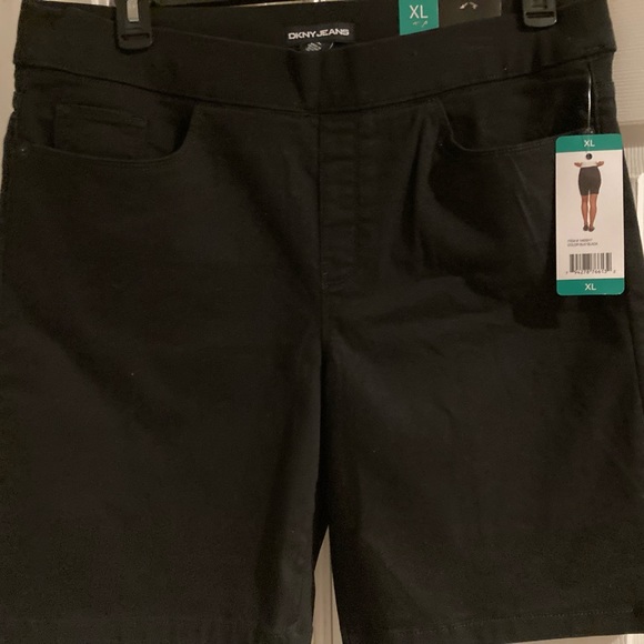 Misses DKNY Jeans Black Comfort Stretch Shorts Size XL New With Tags - Picture 1 of 4